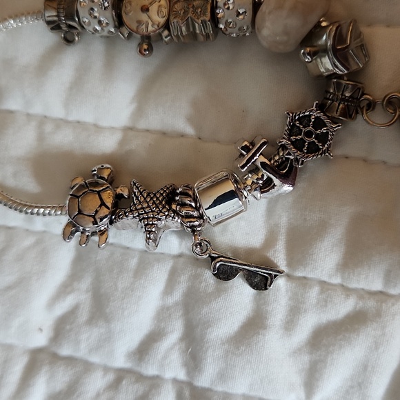 BEAUTIFUL  BRACELLET .GOOD CHRISTMAS  GIFT - Picture 3 of 4